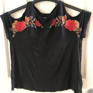 American Eagle women’s open shoulder top